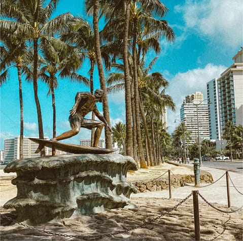 statue-in-city.jpg statue-in-city.jpg